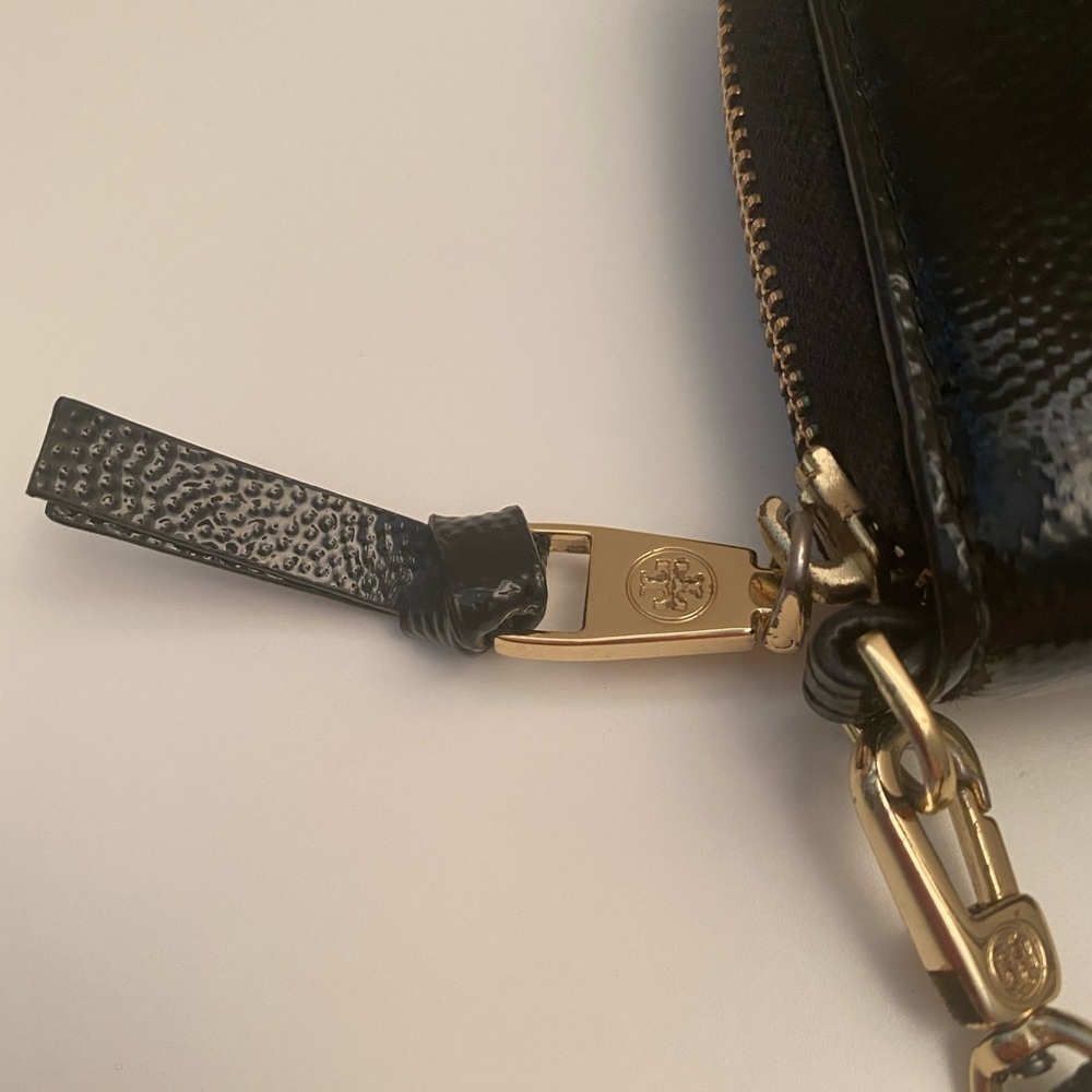 Tory Burch Thea patent leather wristlet - Picture 3 of 15